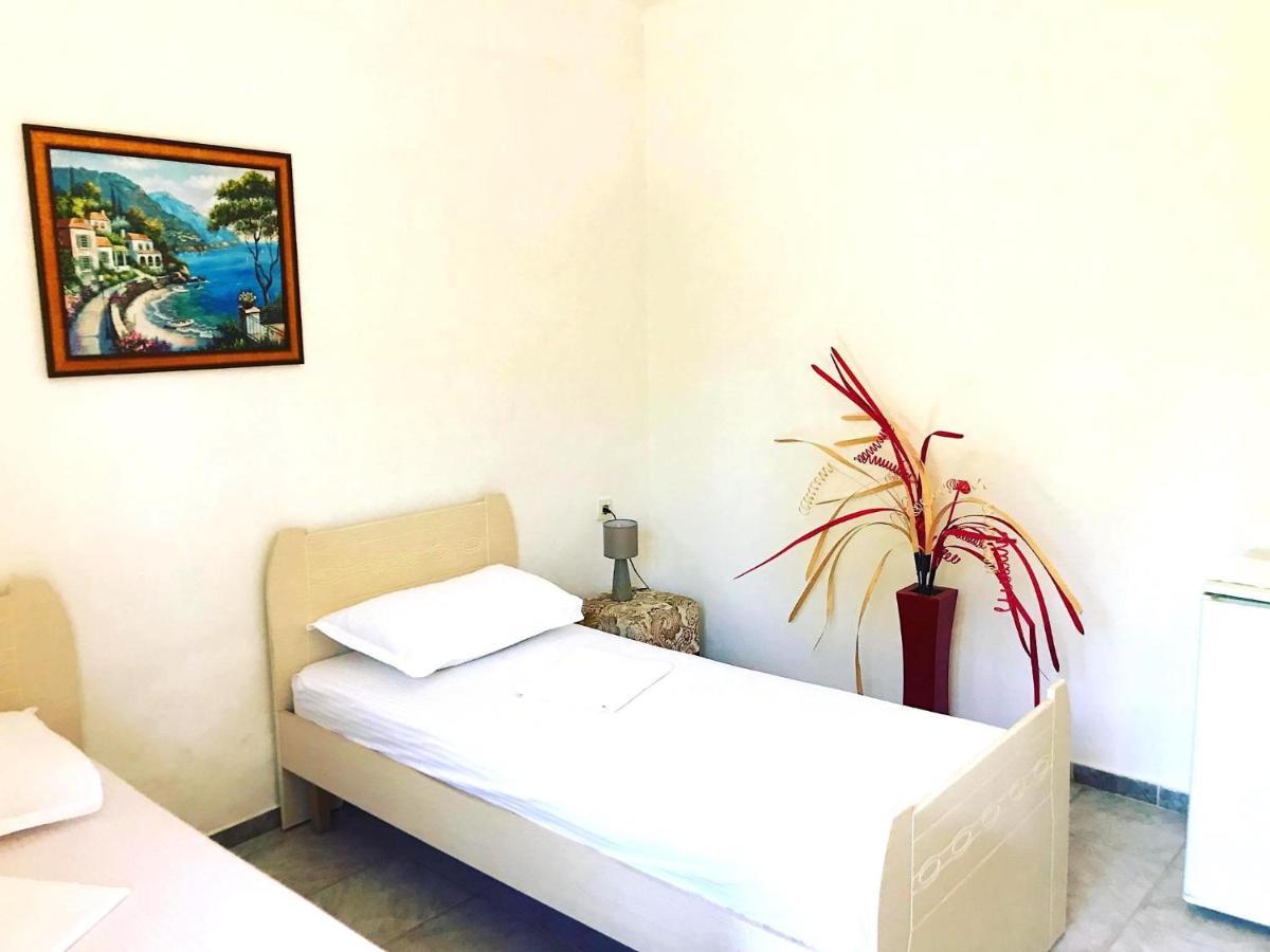 Vila Aliaj Luxury Apartment With 2 Rooms With Private Wonderful Terrace Durrës 외부 사진